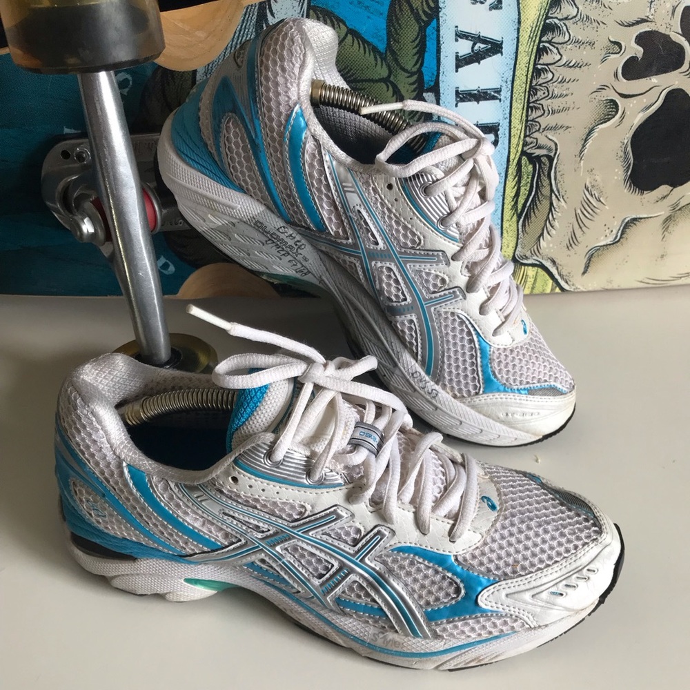 ASICS GT-2150 Low Top Sneaker Running Shoes White Blue women’s Sz 7.5
